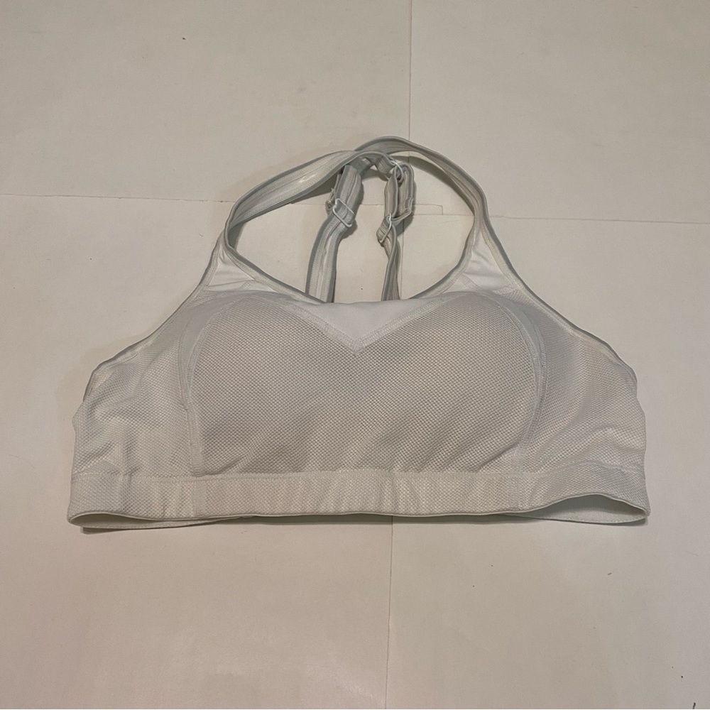 ⭐️Moving comfort sports bra, white size small petite